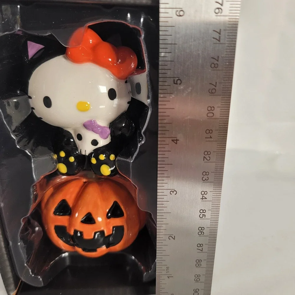 Hello Kitty Halloween Pumpkin Salt & Pepper Shaker Set New In box